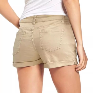 Short en jean kaki pour femme avec taille mi-haute et ourlets retroussés vue de dos