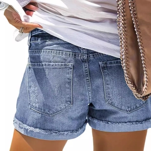 Damen Denim-Shorts in Hellblau mit Destroyed-Effekten, Aufschlag und Fransensaum