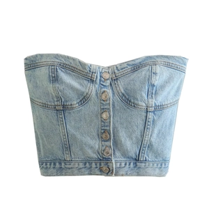 Haut bustier en jean bleu clair délavé coupe ajustée avec boutons en métal devant