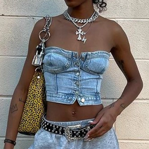 Haut corset en jean délavé à boutons métalliques avec une coupe cintrée style Y2K