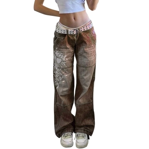 Jean large style Y2K rétro en marron délavé avec imprimé artistique de coeur