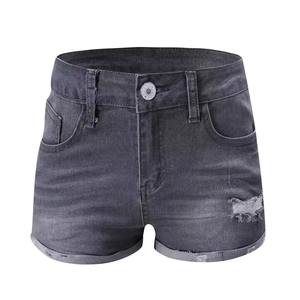 Short en jean gris foncé coupe ajustée avec détails déchirés et ourlets effilochés pour femme