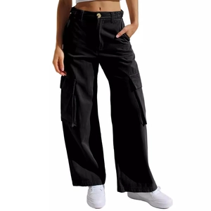 Jean cargo femme taille haute noir à jambes larges avec plusieurs poches pratiques