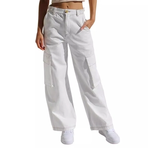 Pantalon cargo blanc à taille haute pour femme avec jambes larges et poches multiples