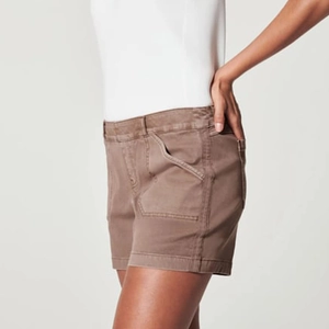Detail of high-waist brown cargo denim shorts with side pockets and contrast stitching
