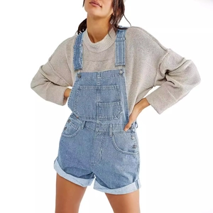 Salopette en jean décontractée pour femme avec plusieurs poches et bretelles réglables