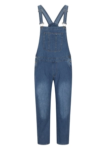 Détails de la salopette en denim vintage avec boucles réglables et poche poitrine