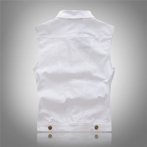Vista posteriore del gilet di jeans bianco slim fit con colletto classico e bottoni sui bordi