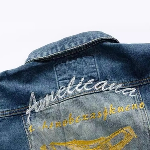 Gilet in denim slim fit da uomo con ricamo Americana e trama lavata effetto vintage