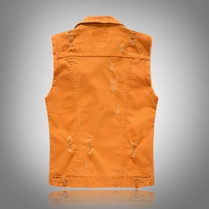 Gilet en jean orange ajusté pour hommes avec détails déchirés et usés sur la vue arrière