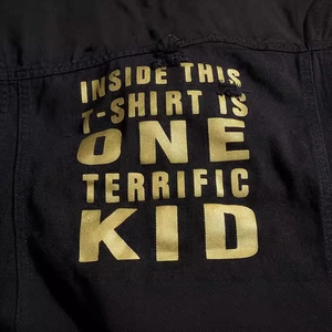 Gilet en jean noir ajusté pour hommes avec slogan doré 'One Terrific Kid' imprimé