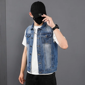 Gilet en jean bleu délavé pour homme avec coupe ajustée et poches de poitrine doubles