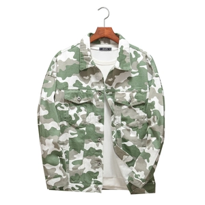 Men's camouflage green casual military jacket with drop shoulder and chest pockets