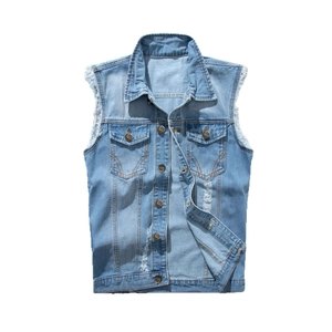 Gilet en jean bleu clair pour hommes avec coupe ajustée et détails d'ourlets effilochés
