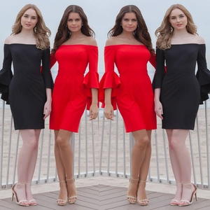 Abito bodycon con spalle scoperte e ampie maniche a volant nei colori rosso e nero