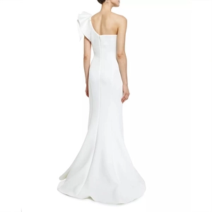 Élégante robe de soirée sirène blanche à une épaule avec grand volant au dos