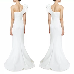Robe de soirée blanche élégante à une épaule avec manches à volants et coupe sirène