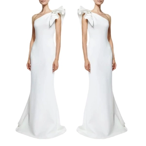 Robe de soirée sirène blanche à une épaule avec volant sculptural et coupe ajustée