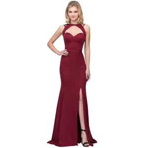Robe de soirée licou rouge vin élégante avec coupe sirène et fente haute sexy