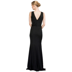Robe de soirée sirène noire sans manches avec dos en V profond et coupe longue élégante