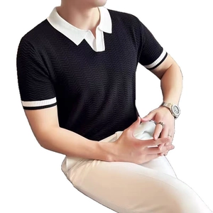 Slim fit men's knitted polo shirt in black herringbone pattern with white collar