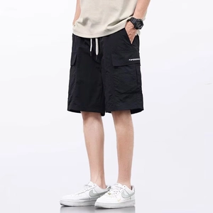 Men's black quick-dry cargo shorts with side pockets and elastic drawstring waist