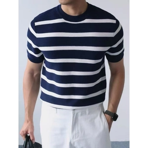 Herren Strick-T-Shirt aus Eisseide mit blau-weißen Streifen in lockerem Stil