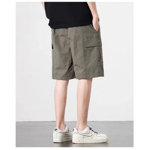 Olive green men's cargo shorts with loose fit and functional side pockets for summer