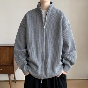 Graue Strickjacke für Herren mit Stehkragen, Reißverschluss und Rippenmuster