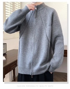 Dettaglio della trama in maglia ad alta densità e della zip di questo cardigan grigio da uomo