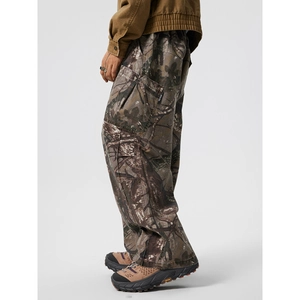 Pantaloni cargo mimetici da uomo con ampie tasche laterali e vestibilità dritta