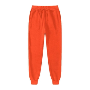 Dettaglio dei pantaloni sportivi arancioni con coulisse in vita e polsini a costine