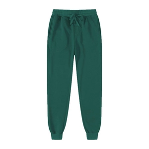 Dettaglio dei joggers verde scuro con coulisse elastica in vita e polsini a costine