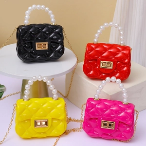 Mini jelly crossbody bag with quilted pattern, pearl handle and gold chain in four colors