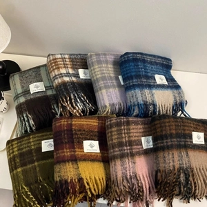 Vintage Plaid Tassel Scarf For Women Winter Warm Soft Thick Checked Shawl Wraps Classic Long Scarf Accessory For Everyday Wear