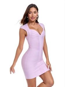 Robe bandage lavande élégante, décolleté en V profond et coupe ajustée sans manches