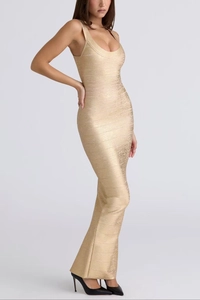 Détails du tissu doré de la robe bandage avec une finition métallique et élastique