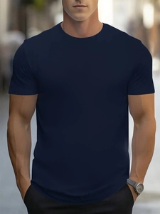 Sneldrogend heren T-shirt met ronde hals in marineblauw met een slim-fit casual design