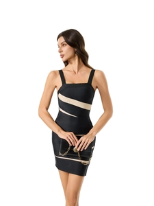 Robe bandage noire moulante avec rayures contrastées beiges et larges bretelles