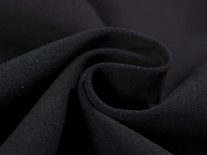Vue détaillée en gros plan du tissu en dentelle noire avec une texture textile fine et élégante
