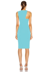 Vue détaillée de la découpe au dos de cette élégante robe midi bleu clair pour femmes