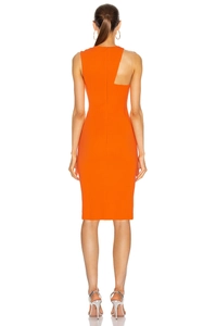 Détail de la robe midi orange avec découpe au dos et fermeture éclair invisible