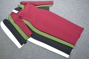 Présentation à plat de quatre robes bandage ajustées à manches longues en diverses couleurs