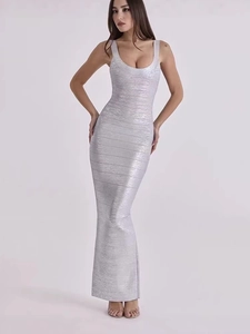 Robe maxi bandage argentée élégante avec coupe moulante et design sexy dos nu raffiné