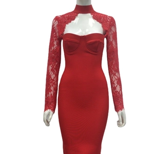 Robe bandage rouge élégante avec manches longues en dentelle florale et col licou