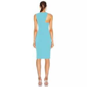 Robe chic bleu clair sans manches à col en V avec mesh et détail découpé au dos
