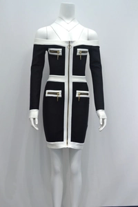 Robe bandage noire et blanche à épaules dénudées avec fermetures éclair dorées et chaînes