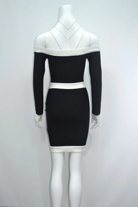 Robe courte moulante à manches longues dénudées avec rayures blanches contrastées sur noir