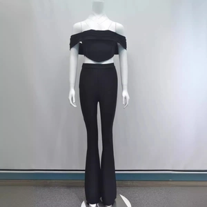 Set sexy due pezzi da donna con top a spalle scoperte e pantaloni a zampa alta