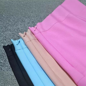 Completo bandage sexy con spalle scoperte e pantaloni a vita alta in quattro colori